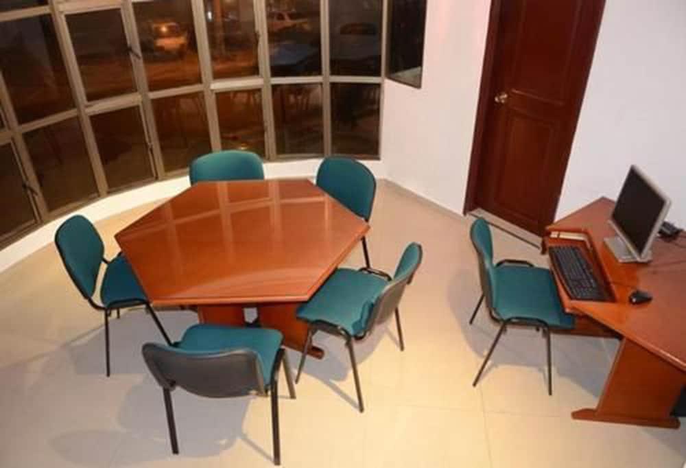 Intersuites Hotel
